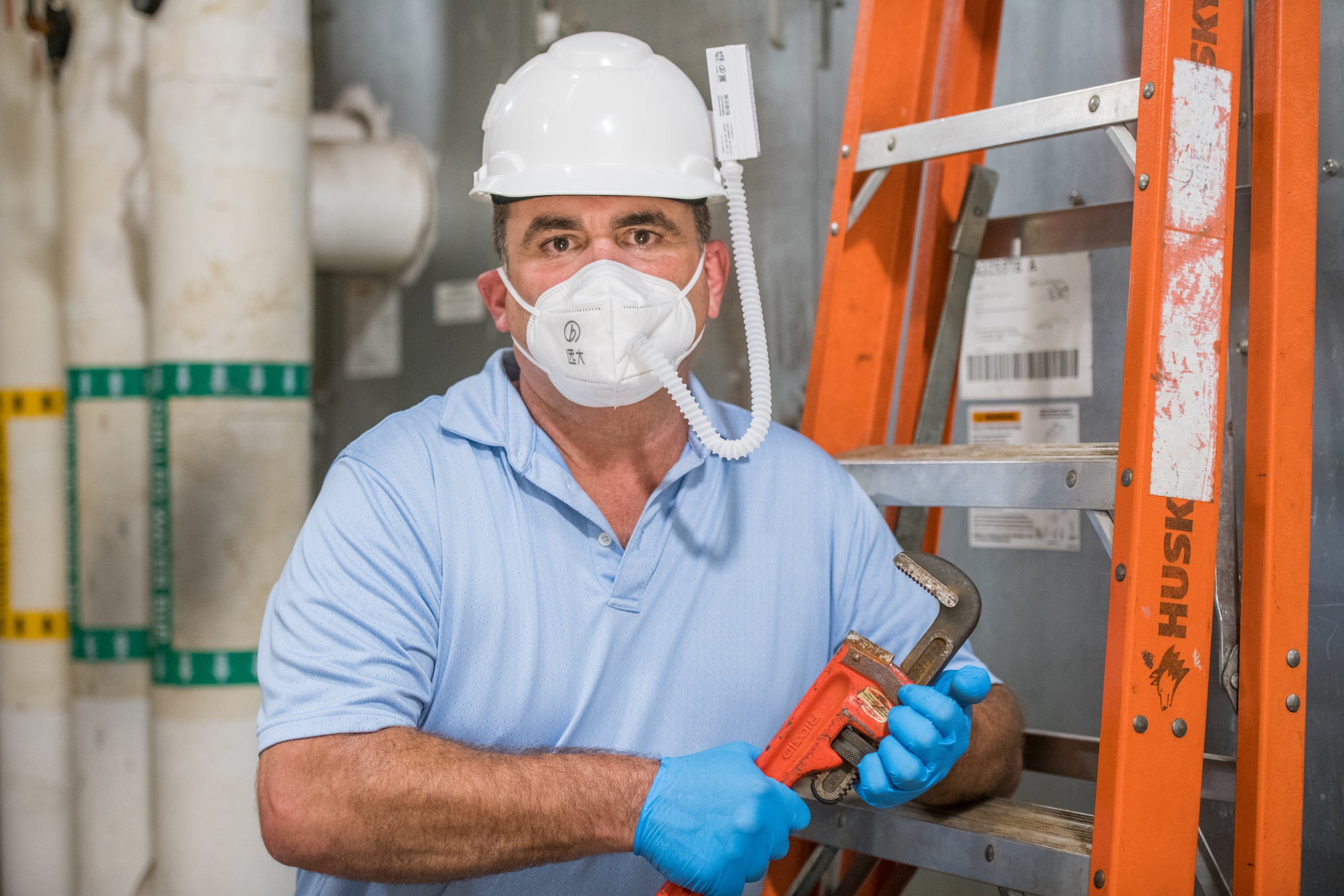 FB2 AirPro Mask | Filtering 99.9% PM2.5 & HEPA-Grade Rechargeable KN95 MASK Mobile Usage